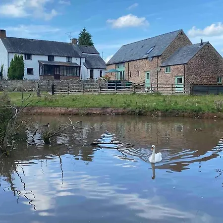 Mallards Barn On A Rural Farm Dingestow Exterior photo